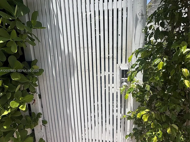 912 Euclid Ave #2 — Photo 5