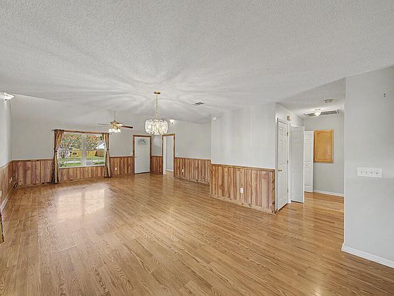 2nd image of 22 Oak St