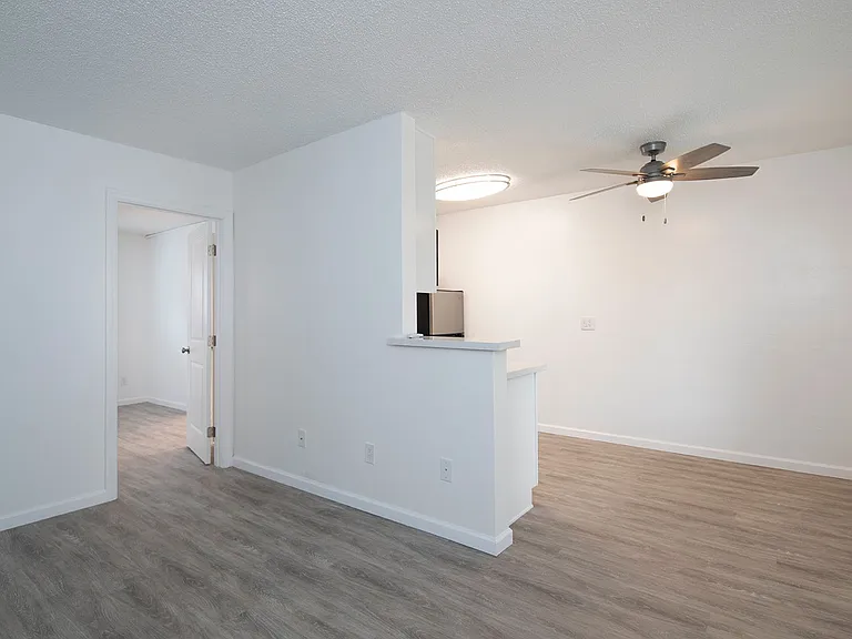 Aztec Pacific Apartments — Photo 51