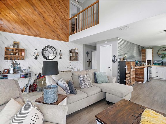 5th image of 10496 Summit Dr