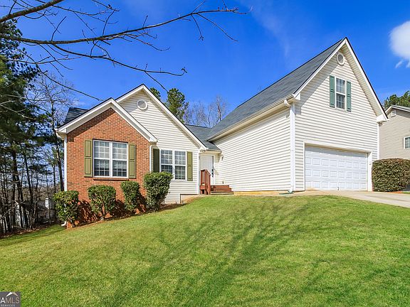 3rd image of 80 E Lawn Dr