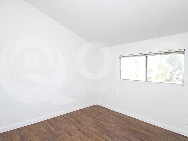 5621 N 79th St #4 — Photo 8