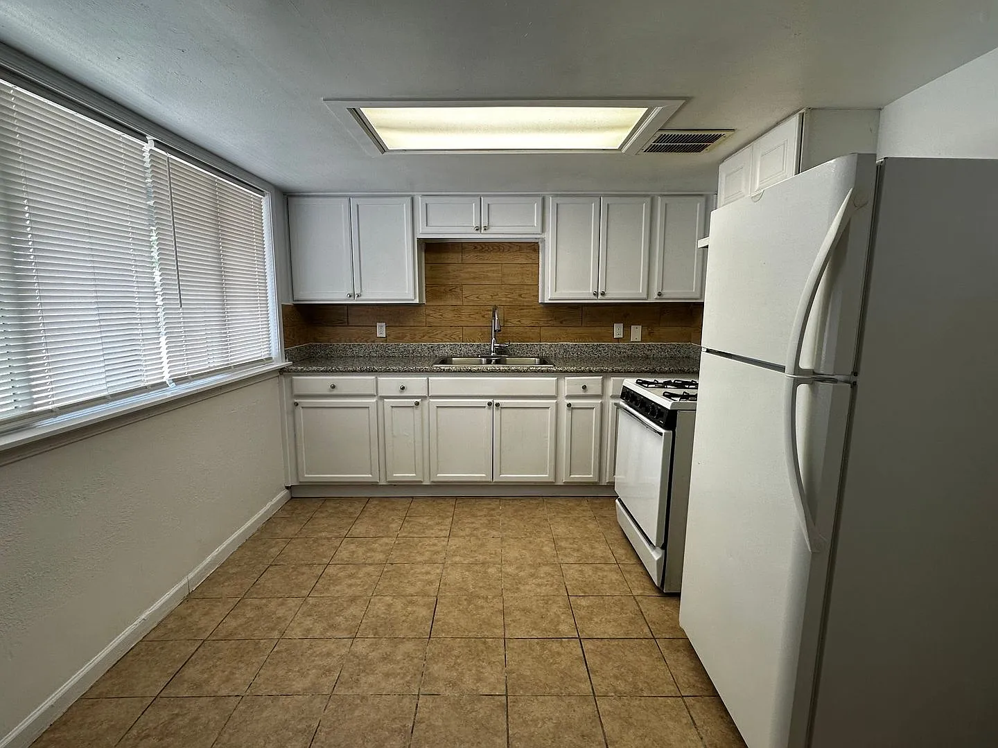 14005 N Palm St #4 — Photo 3