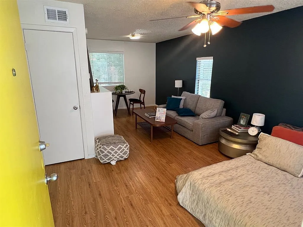 1 bed, 1.0 bath, 409 sqft, $1,200 — Photo 2