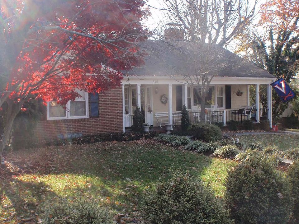 House from front yard.