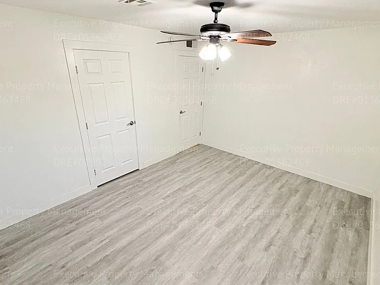 2238 Lindora St — Photo 32