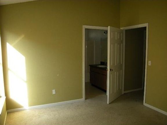 5th image of 829 Belvoir Dr