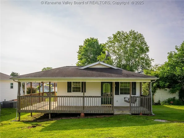 2225 Chestnut St, Hurricane, WV 25526