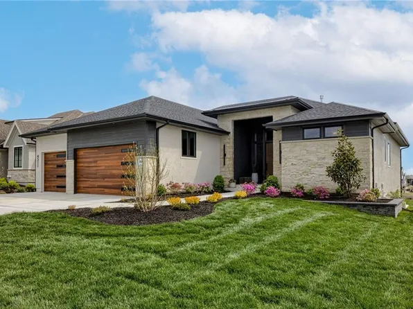 4511 W 136th St, Leawood, KS 66224