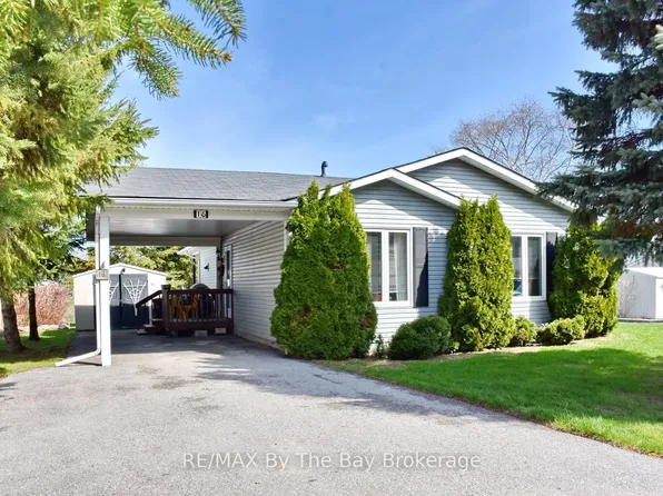 16 Indiana Ave, Wasaga Beach, ON L9Z 3A8