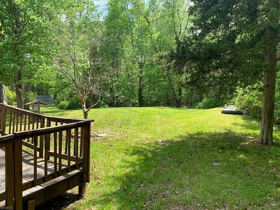4th image of 901 Curving Ln