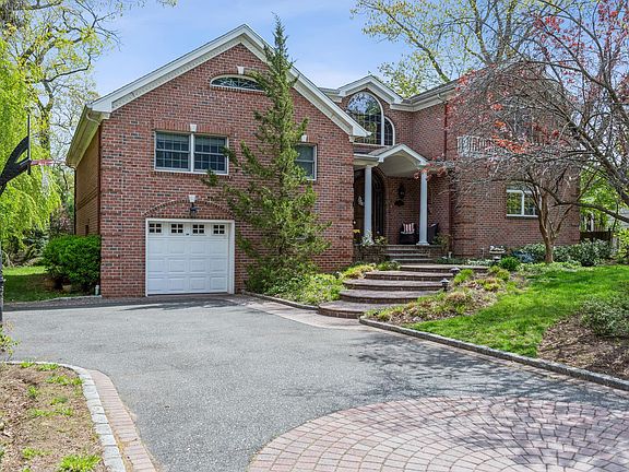 2nd image of 34 Fernwood Ln