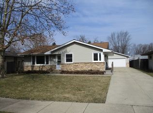 918 20th St, Zion, IL 60099
