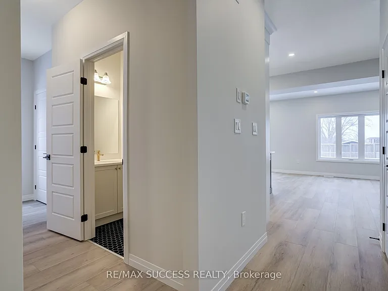 147 Siebert Ave — Photo 10