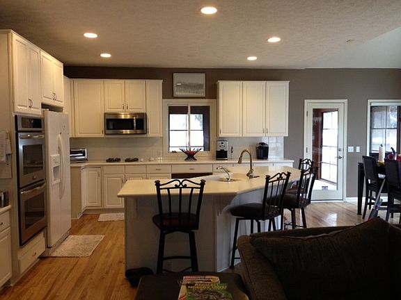 4th image of 10869 S 167th St