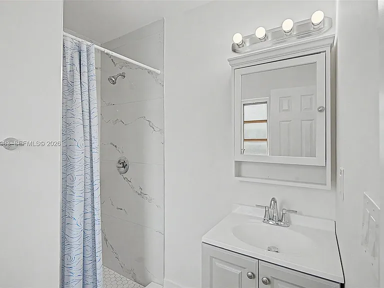 1021 SW 3rd St #4 — Photo 10