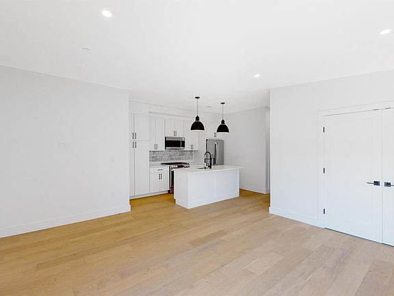 3rd image of 19-21 Buttonwood St #11016395