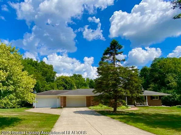 9916 Riverside Dr, Eagle, MI 48822