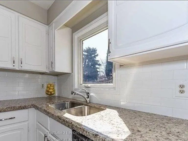 4339 Radisson Cres W — Photo 10