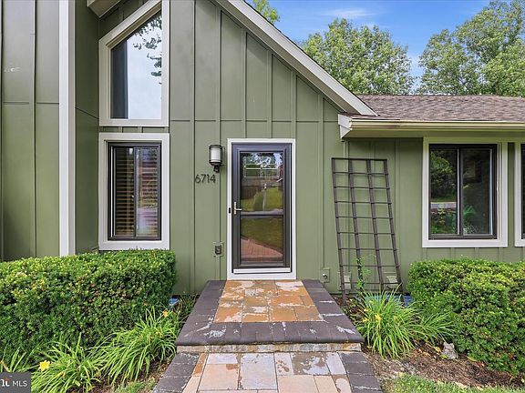 2nd image of 6714 Meadowlawn Cir