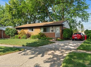 35685 Griswald St, Clinton Township, MI