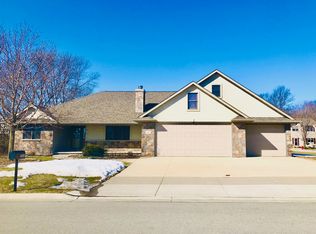 1068 Silver Birch Dr, Menasha, WI 54952