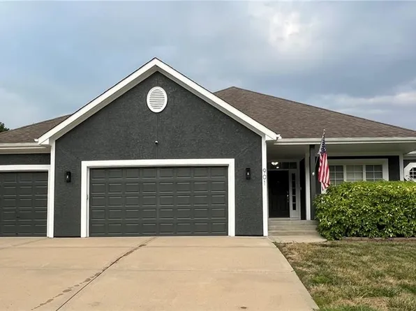 901 Chisam Rd, Kearney, MO 64060