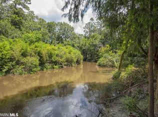 19153 E River Rd N, Fairhope, AL 36576