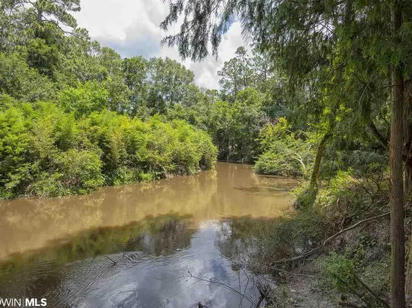 19153 E River Rd N, Fairhope, AL 36576