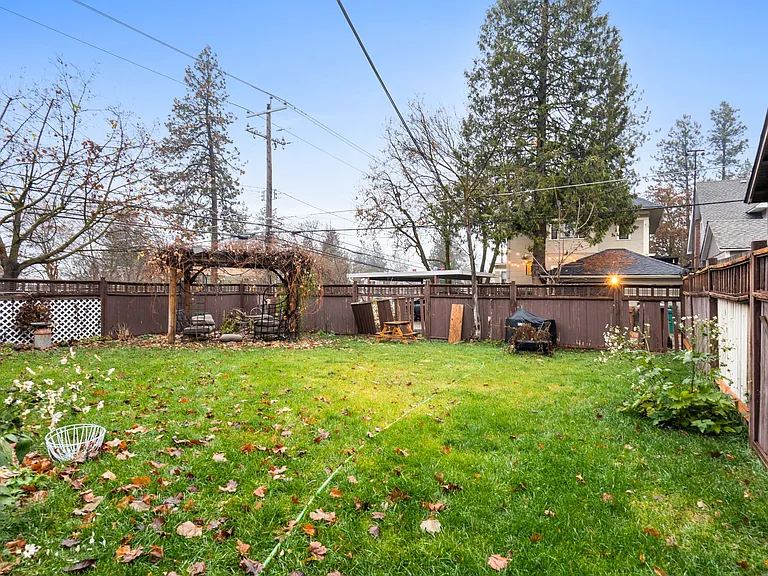 1128 W 9th Ave — Photo 16
