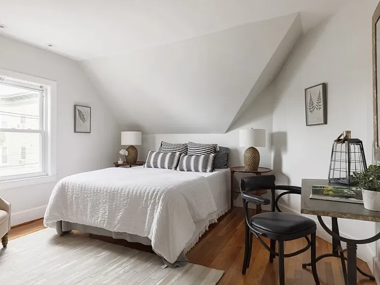 51 Lowell St — Photo 4