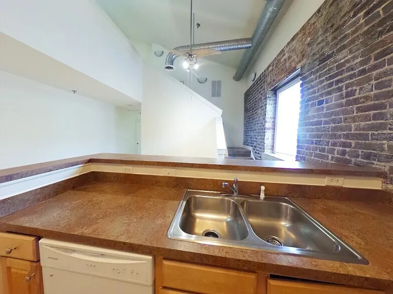 302 N Goshen St #201 — Photo 6