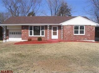 1241 Waldorf Dr, Saint Louis, MO 63137