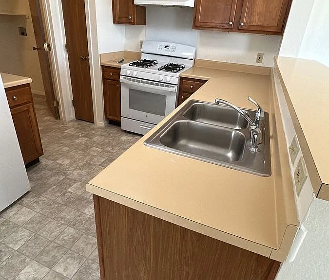 282 Dunn Ct — Photo 3