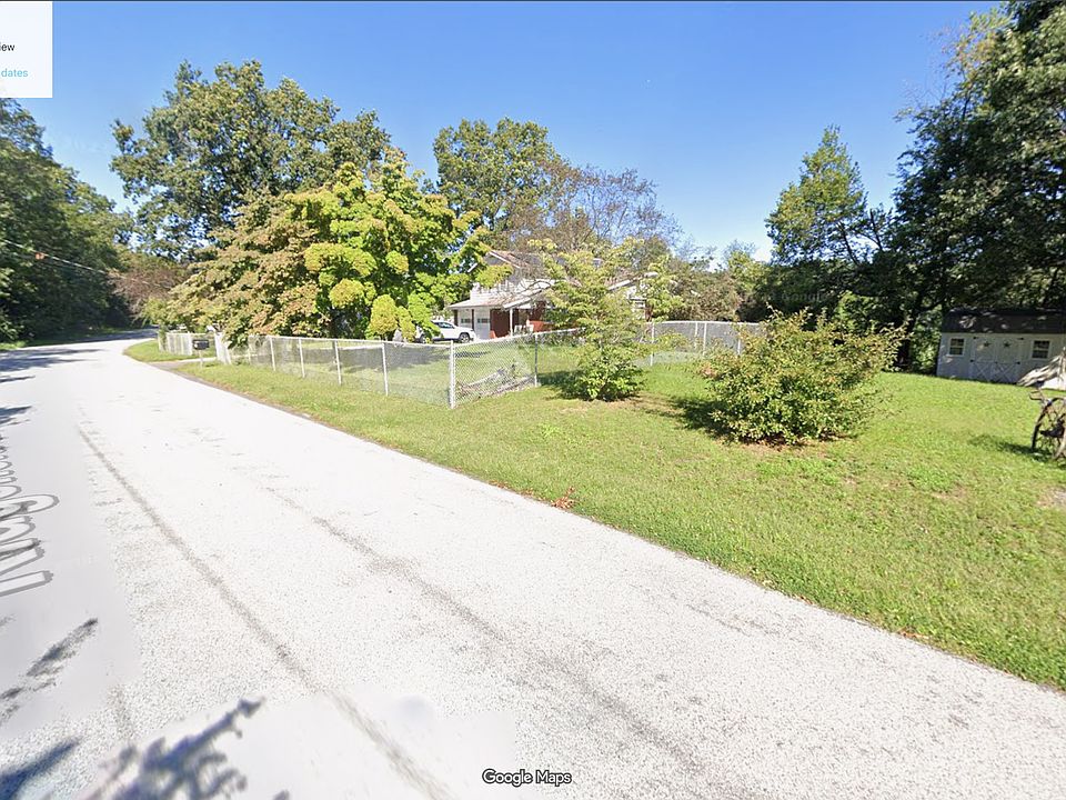 2nd image of 8 Ridgefield Ln