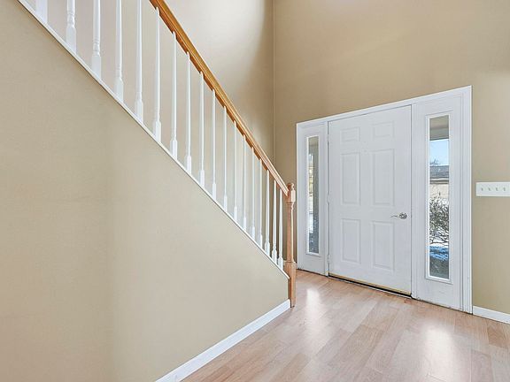 3rd image of 4918 Oak Creek Ct