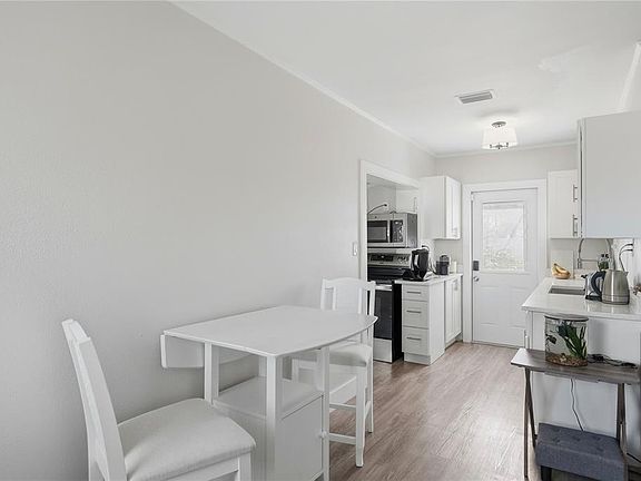 4th image of 15424 2nd St E