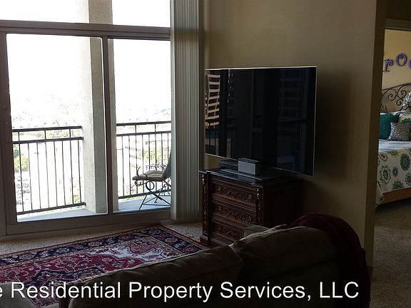 5th image of 500 Throckmorton St APT 1401