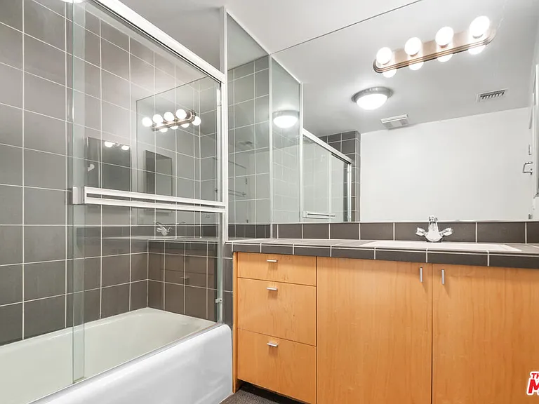 1127 Angelo Dr — Photo 21