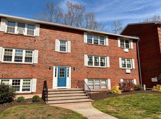 39 Briarwood Ln APT D, Branford, CT 06405