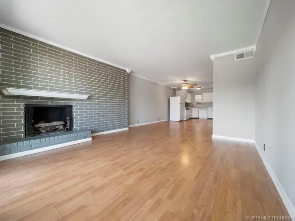 1107 E 45th Pl, Tulsa, OK 74105
