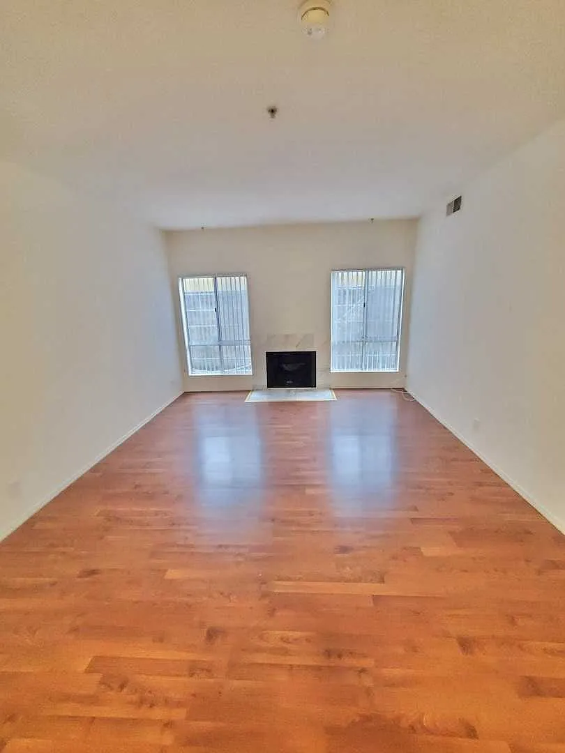 3 bed, $3,295 — Photo 4