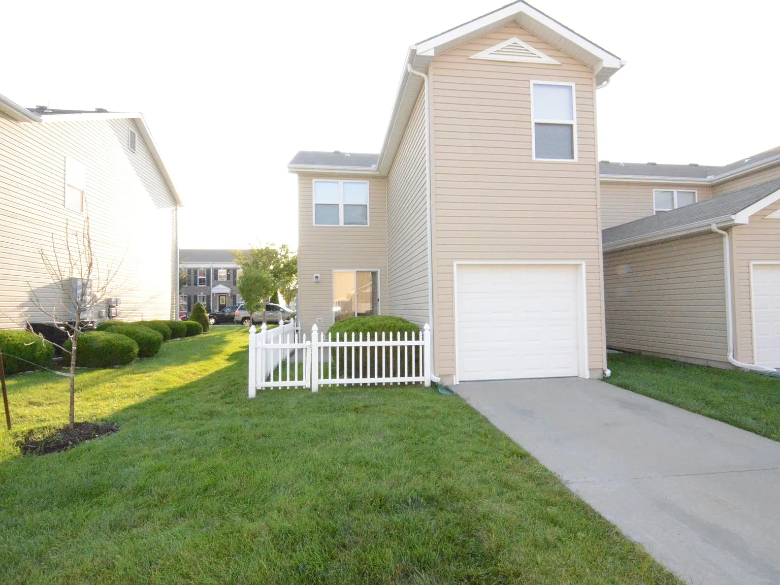 2 bed, 2.5 bath, 1260 sqft, $1,525 — Photo 2