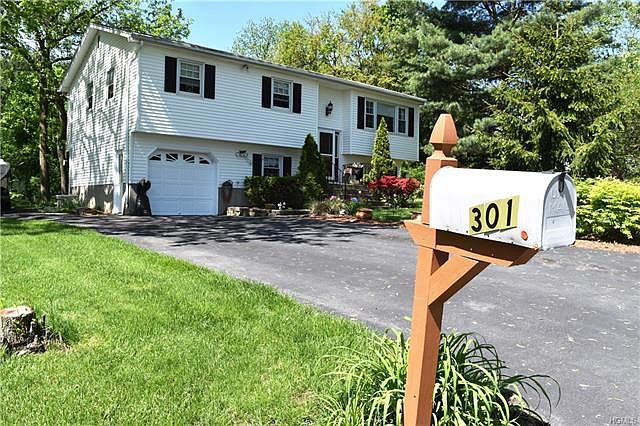 1st image of 301 Cloverdale Ct