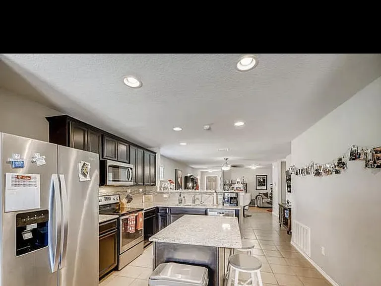 10715 Noble Cyn — Photo 6
