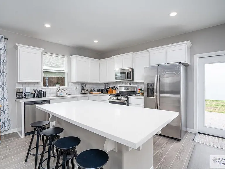 2168 Grove Ln — Photo 12