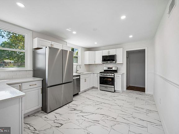 2nd image of 1 Valleyview Cir