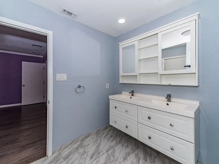8110 Scottshill — Photo 24