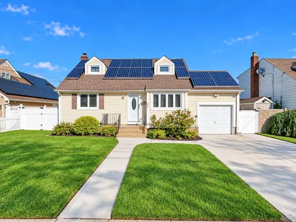 33 Nims Avenue, West Babylon, NY 11704