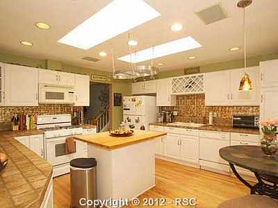 Another view of the large eatin kitchen